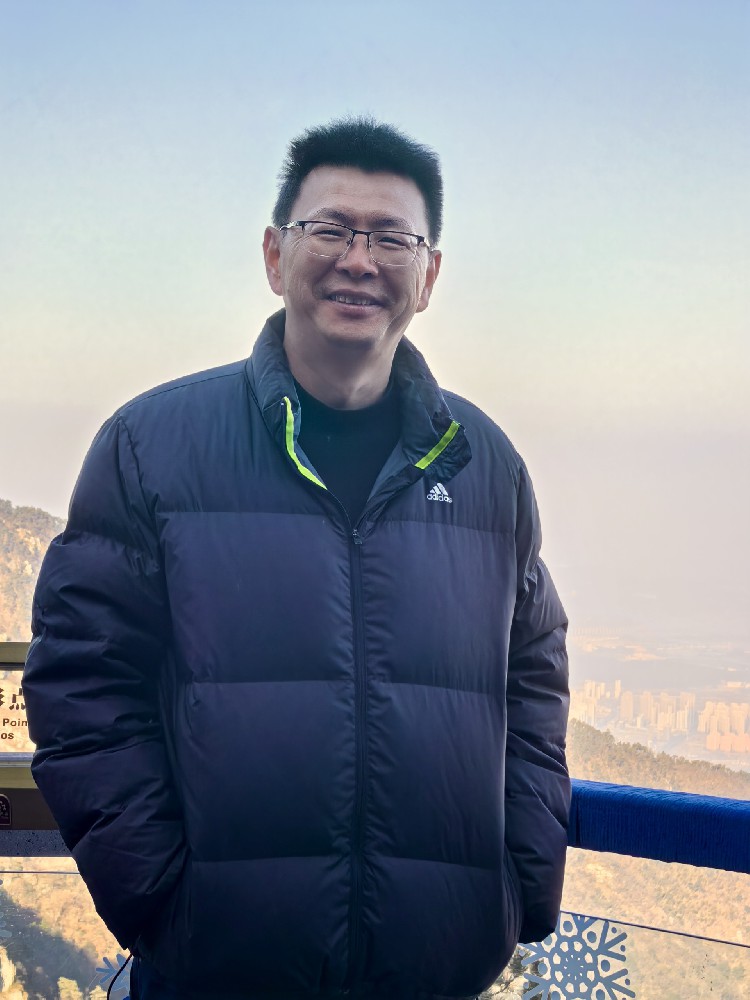 何滔滔.jpg